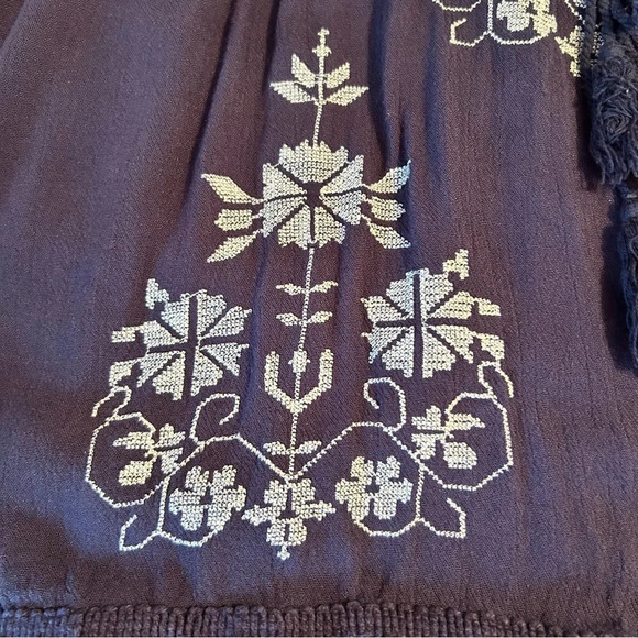 Fig & Vine Navy Ivory Embroidered Pullover Tunic Top Women’s S/M Tassel Flowy - Picture 7 of 14